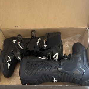 Alpinestars Tech 5, women’s/mens dirt bike boots, size is 7. Brand new.